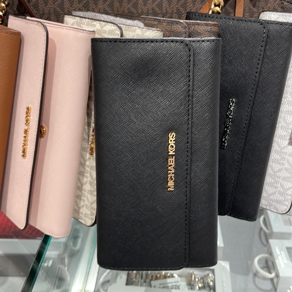 MICHAEL KORS JET SET TRAVEL LARGE TRIFOLD WALLET BLACK COLOR - Picture 8 of 16